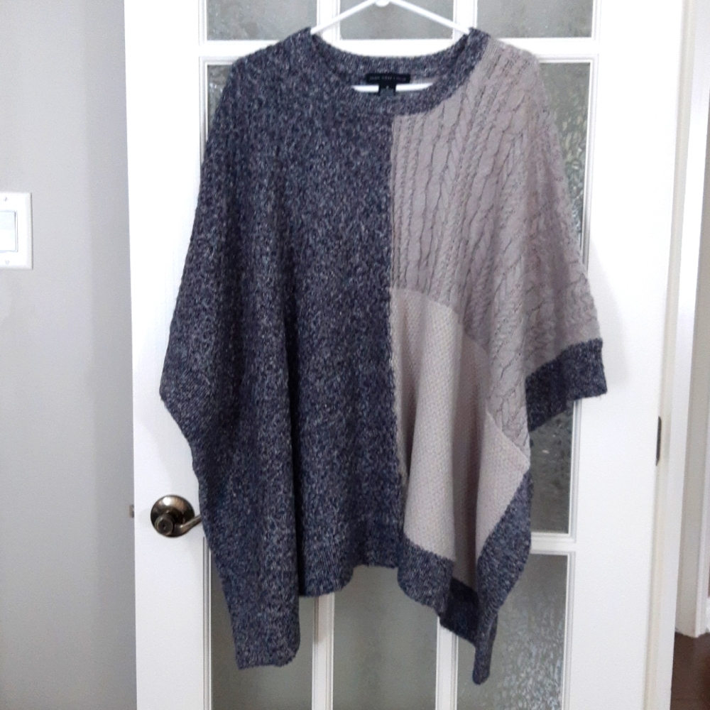 New Without Tag / Joan Vassy cable knit poncho